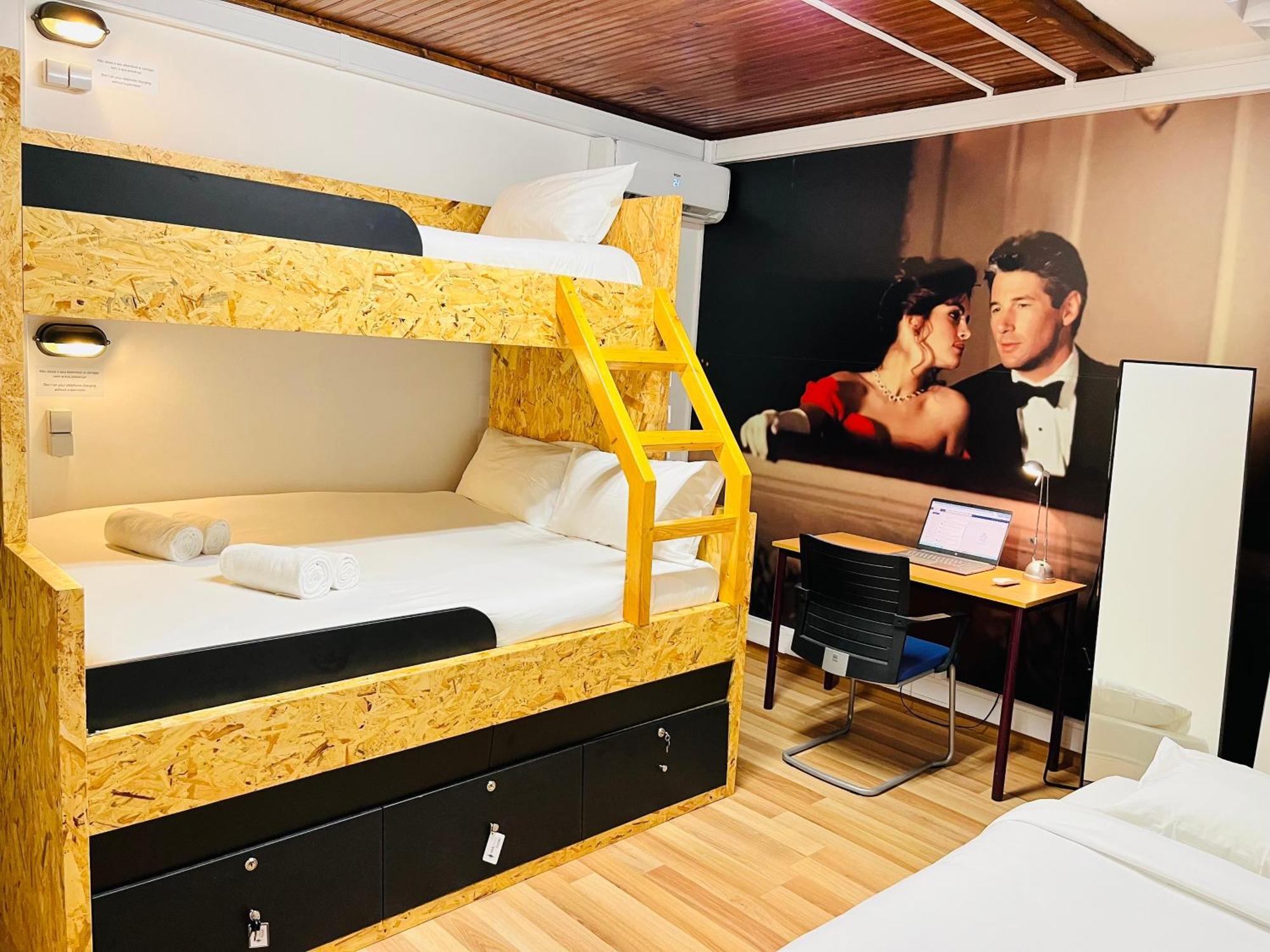 Rock School ,algarve Hostel Lagos